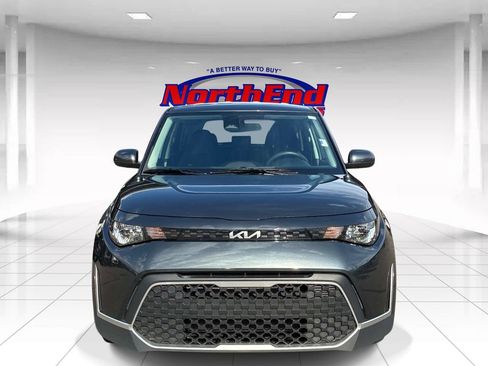 Used 2025 Kia Soul LX w/ LX Technology Package FWD image 2