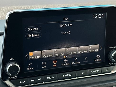 Used 2023 Nissan Rogue SV FWD image 17