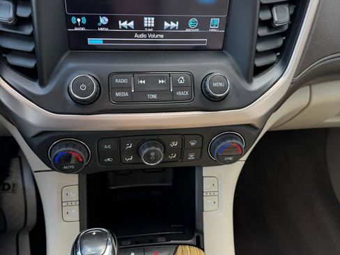 Used 2018 GMC Acadia Denali image 18