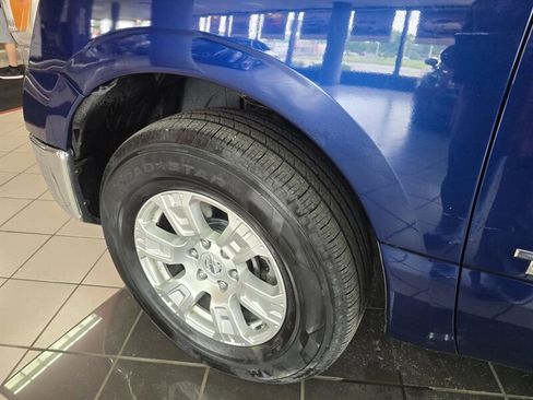 Used 2019 Nissan Titan SV AWD/4WD image 26