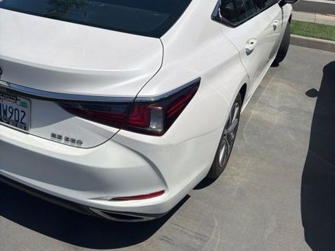 Used 2021 Lexus ES 350 w/ Accessory Package FWD image 3