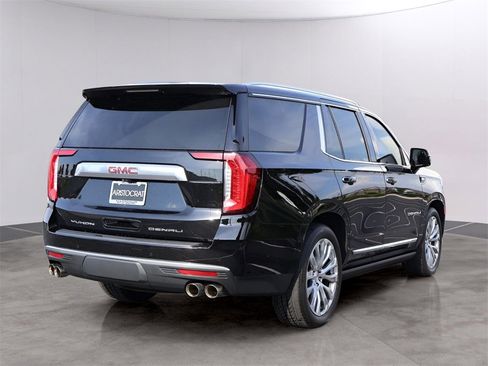 Used 2024 GMC Yukon Denali w/ Denali Reserve Package image 5