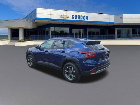 Used 2024 Chevrolet Trax LT w/ Driver Confidence Package FWD image 3
