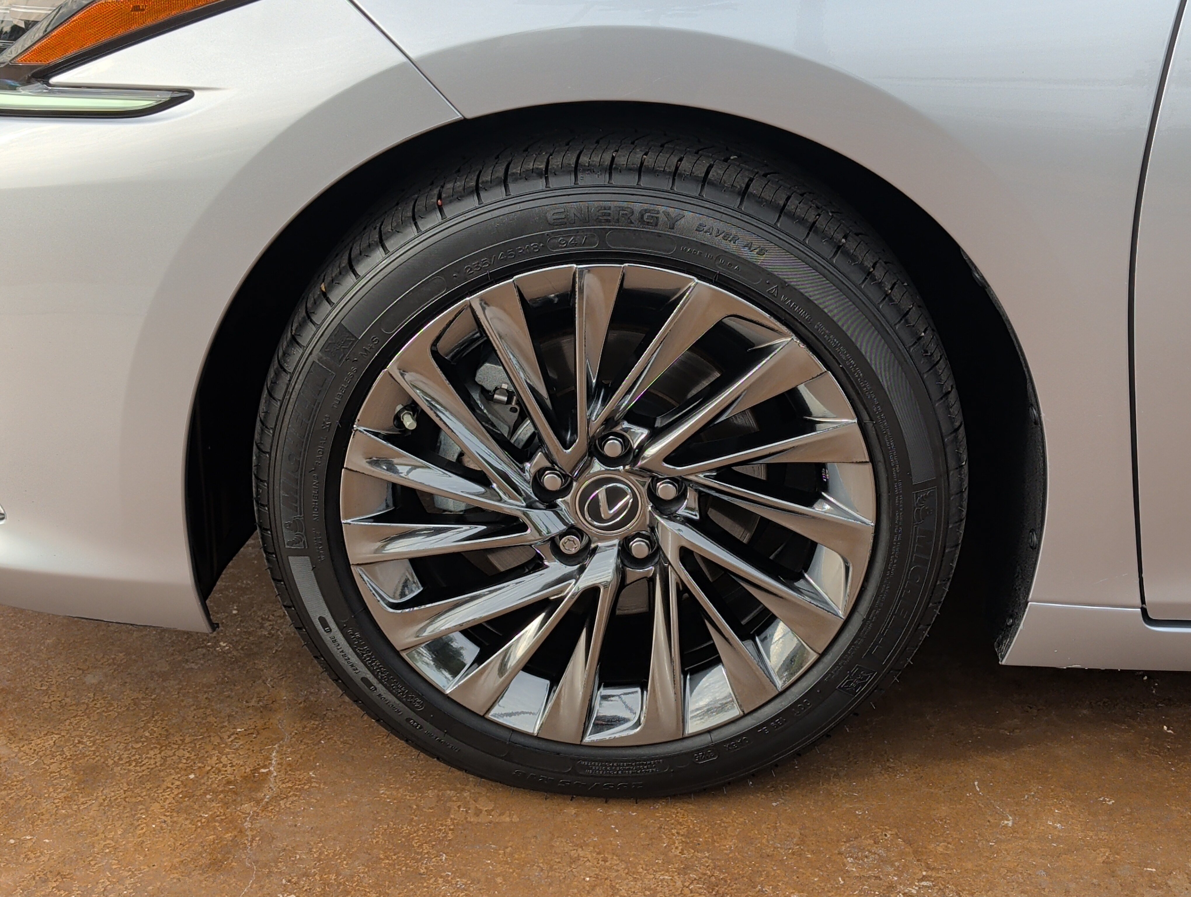 Used 2025 Lexus ES 300h Ultra Luxury w/ Accessory Package (Z1) FWD image 7