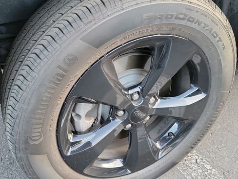 Used 2023 Jeep Cherokee Altitude Lux image 5