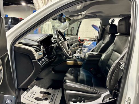 Used 2019 GMC Yukon XL Denali image 2