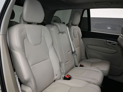 Used 2020 Volvo XC90 T5 Momentum w/ Protection Package Premier image 40