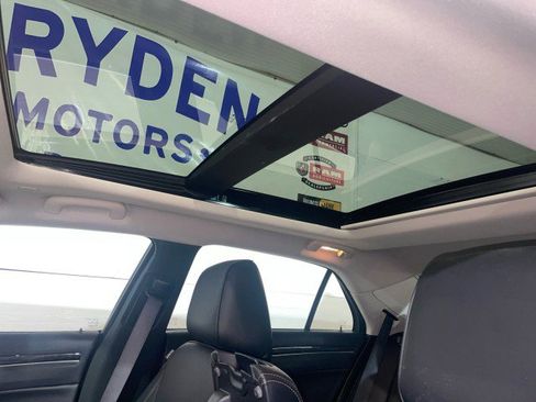 Used 2017 Chrysler 300 C image 24