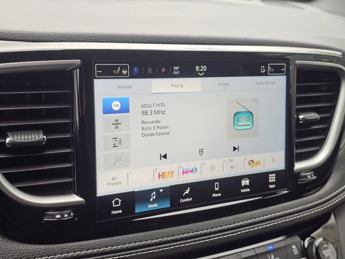 New 2026 Chrysler Pacifica Select image 13