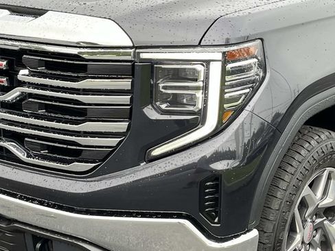 Used 2023 GMC Sierra 1500 SLT w/ SLT Premium Package AWD/4WD image 10