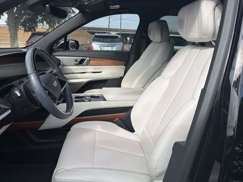 Certified 2026 Cadillac Vistiq Luxury image 14