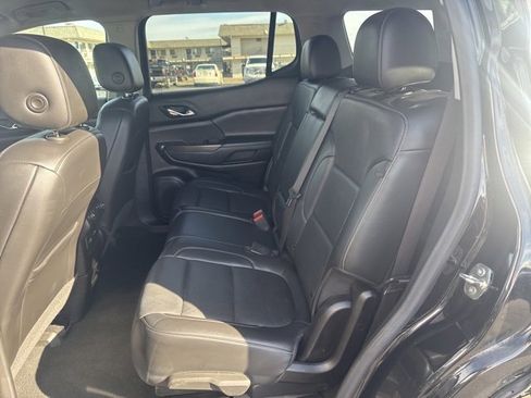 Used 2023 GMC Acadia SLT image 22