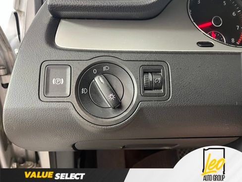 Used 2010 Volkswagen Passat Komfort FWD image 24