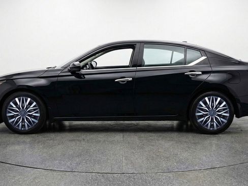 Used 2025 Nissan Altima 2.5 SV image 5