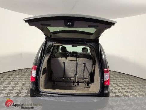 Used 2014 Chrysler Town & Country Touring-L w/ Driver Convenience Group image 11