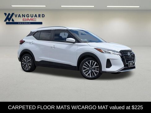 Used 2021 Nissan Kicks SV FWD image 1