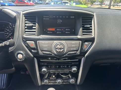 Used 2020 Nissan Pathfinder S FWD image 25