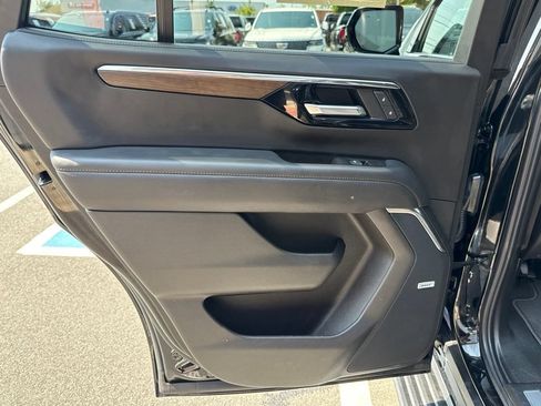 Used 2025 Chevrolet Tahoe High Country AWD/4WD image 47