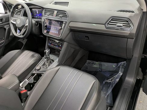Used 2022 Volkswagen Tiguan SE w/ Panoramic Sunroof Package AWD/4WD image 29