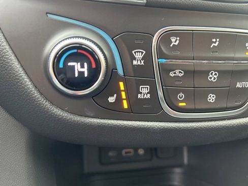 Used 2019 Chevrolet Equinox LT w/ Sun & Navigation Package image 25