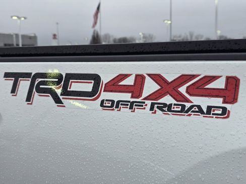 Used 2020 Toyota Tacoma TRD Off-Road image 11