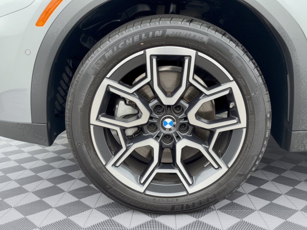 Certified 2026 BMW X2 xDrive28i w/ Technology Package AWD/4WD image 13