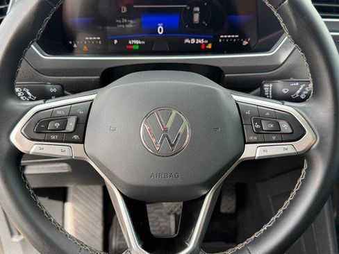 Used 2023 Volkswagen Tiguan SE w/ Panoramic Sunroof Package image 31