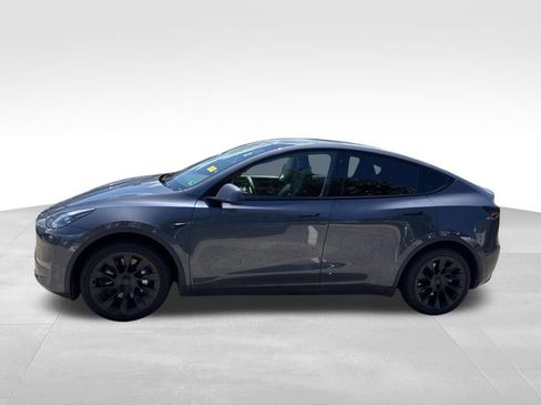 Used 2023 Tesla Model Y Long Range AWD/4WD image 2