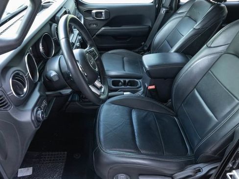 Used 2018 Jeep Wrangler Unlimited Sahara AWD/4WD image 15