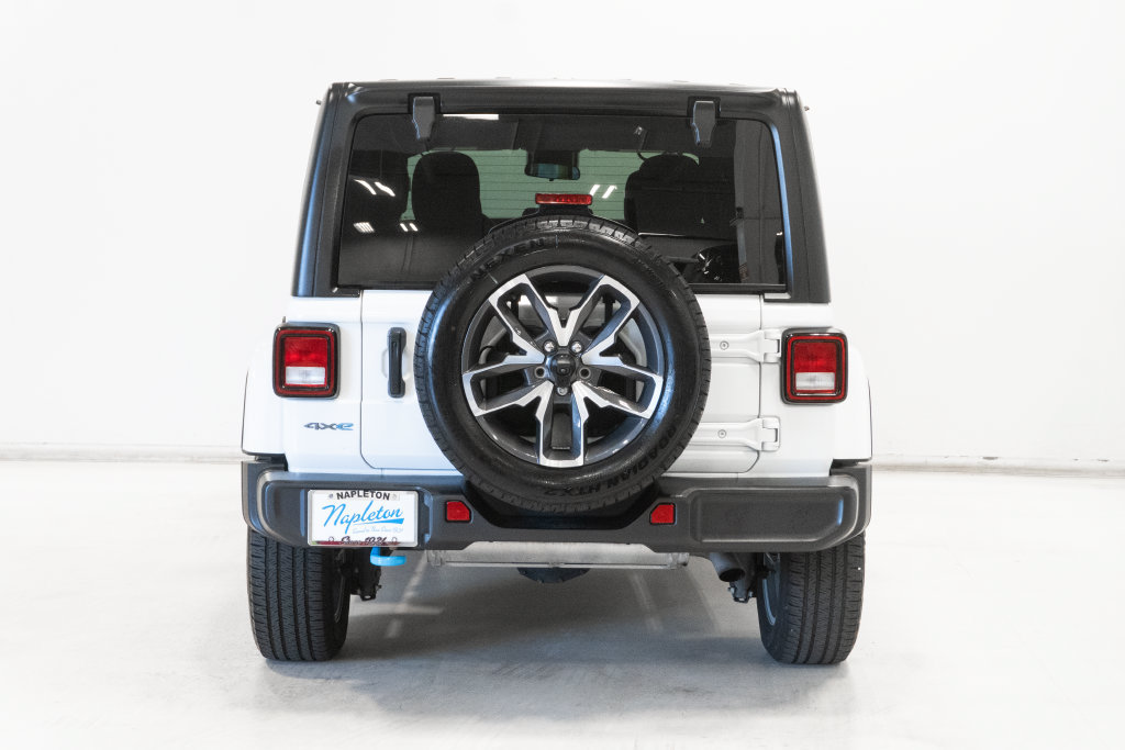 Used 2024 Jeep Wrangler Unlimited w/ Convenience Group AWD/4WD image 27