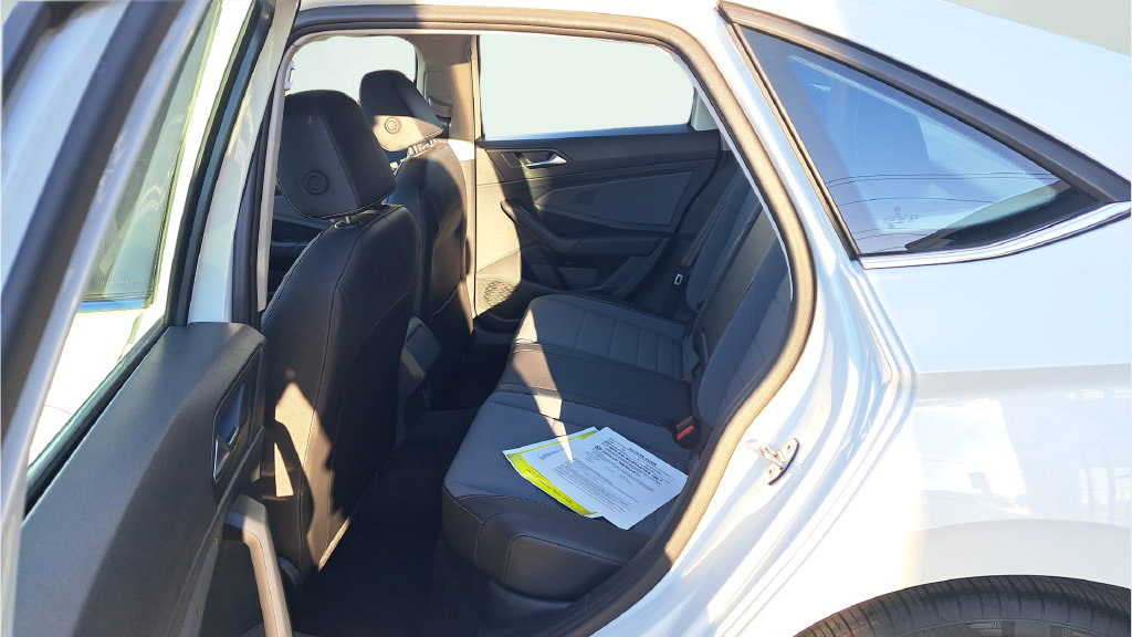 Used 2025 Volkswagen Jetta SE FWD image 12