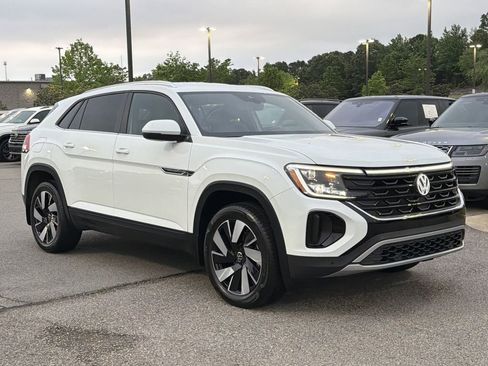 Used 2024 Volkswagen Atlas Cross Sport SE FWD image 7