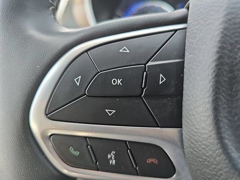 Used 2023 Chrysler Voyager LX FWD image 17