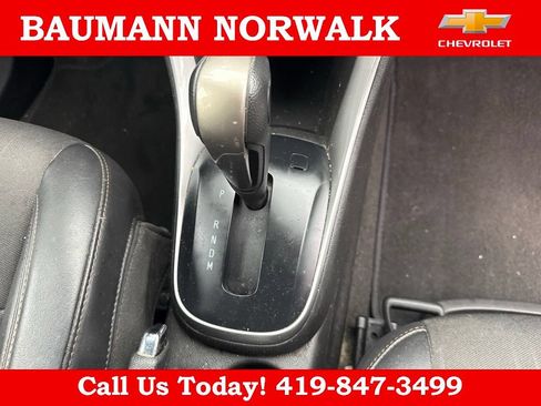 Used 2022 Chevrolet Trax LT w/ LT Convenience Package FWD image 15