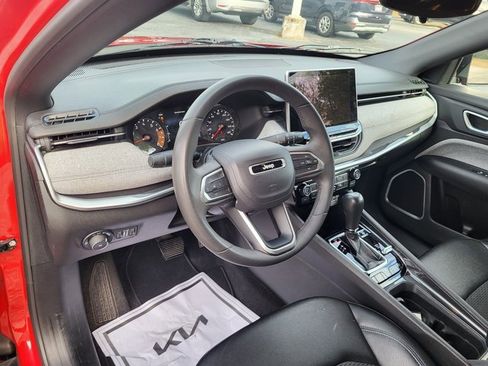 Used 2024 Jeep Compass Latitude image 9