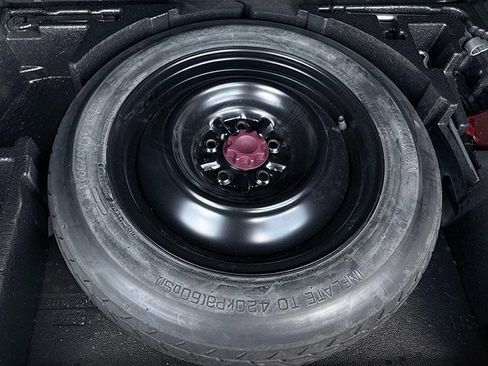 Used 2019 Toyota C-HR LE image 23