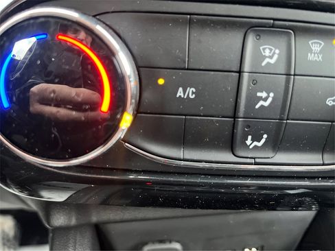 Used 2024 Chevrolet TrailBlazer LT image 38