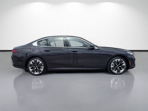 New 2027 BMW 530i w/ Premium Package RWD image 2