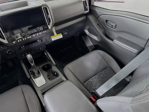 Certified 2025 Nissan Frontier SV w/ SV Convenience Package image 28