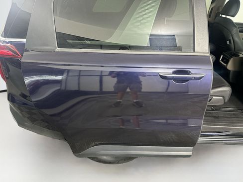 Used 2025 Kia Carnival FWD image 29
