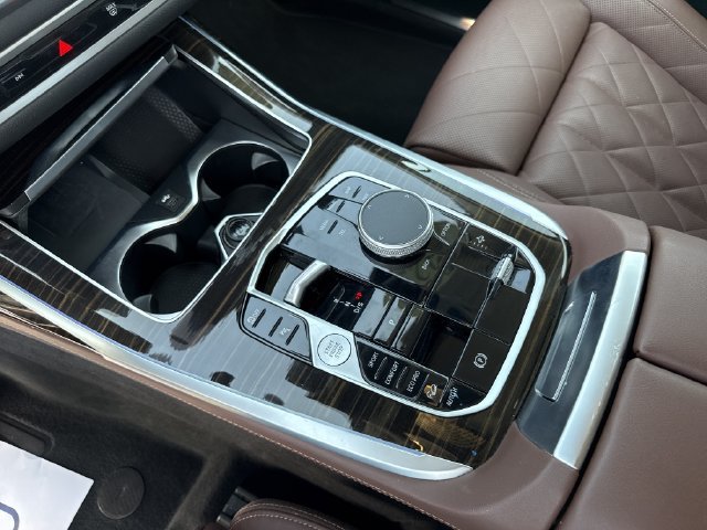Used 2025 BMW X7 xDrive40i w/ Premium Package AWD/4WD image 25