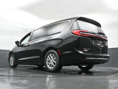 New 2026 Chrysler Pacifica Select FWD image 45