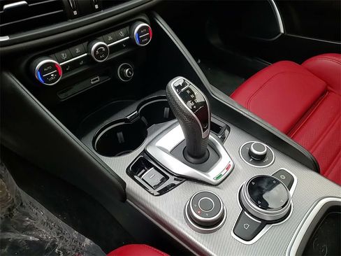 Used 2023 Alfa Romeo Giulia Veloce image 29