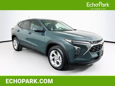Used 2025 Chevrolet Trax LS w/ LS Convenience Package image 1