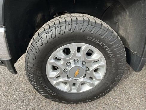 Used 2023 Chevrolet Silverado 2500 LT w/ Convenience Package image 10