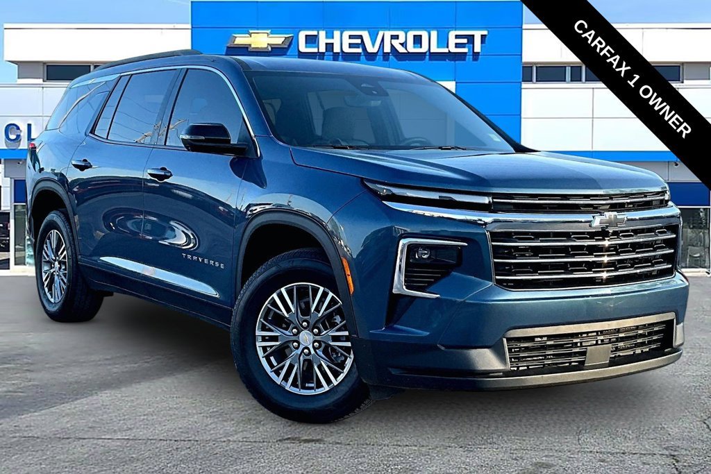 Used 2026 Chevrolet Traverse LT w/ Driver Confidence Package FWD image 1