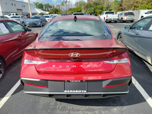 Used 2025 Hyundai Elantra Sport image 5