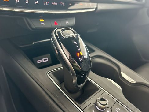 Used 2025 Cadillac XT4 Premium Luxury image 29