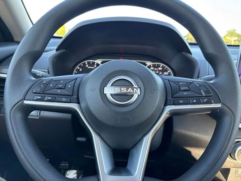 Used 2025 Nissan Altima 2.5 SV FWD image 28