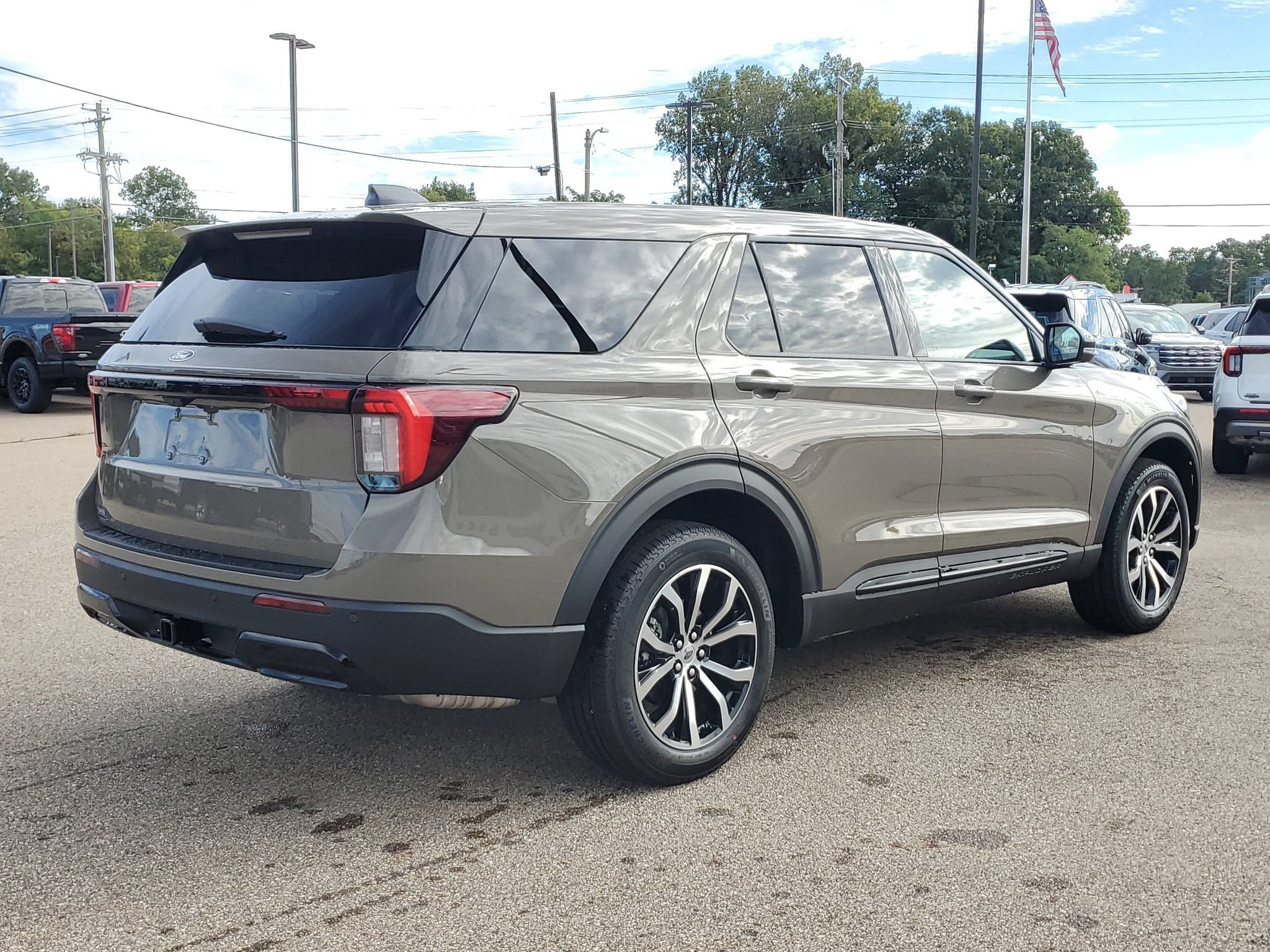 New 2027 Ford Explorer ST-Line AWD/4WD image 4